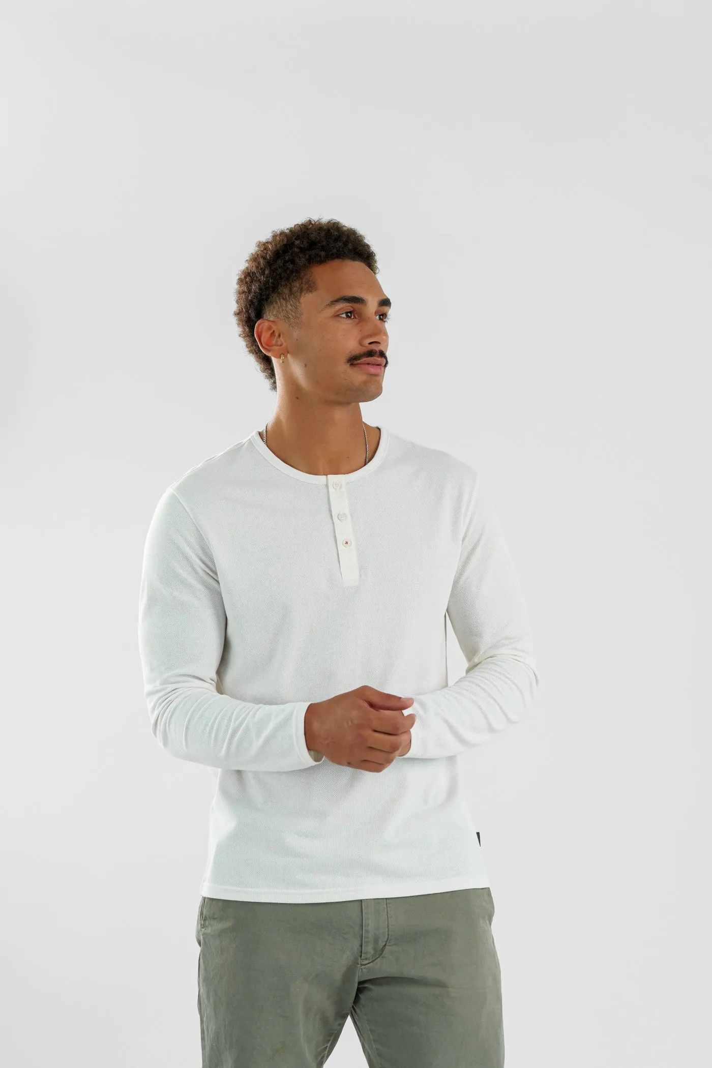 TRAILBLAZER - White Solid Henley